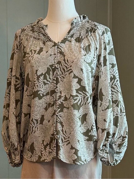 Vintage Threads Tops - Smocked-Neck Floral Button-Front Blouse in Olive Green Sz Medium